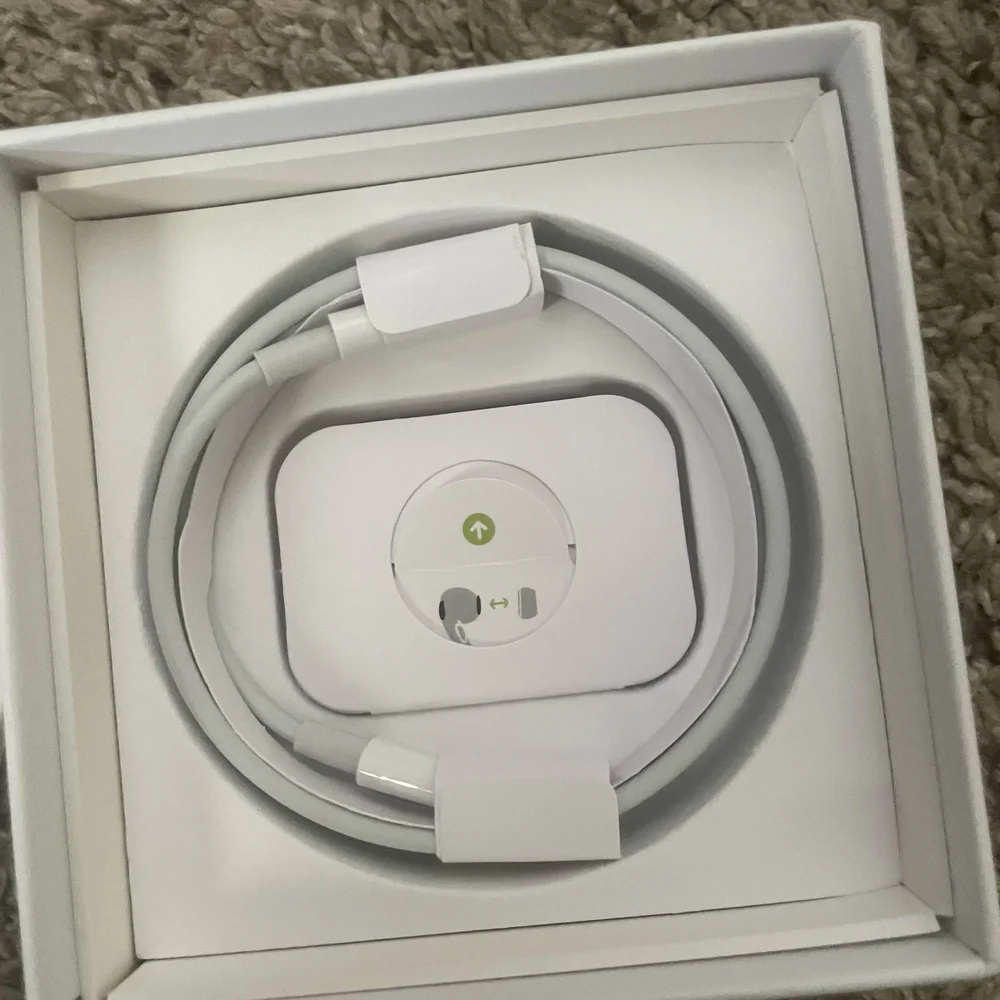 Apple White AirPods Pro Wireless Earbuds